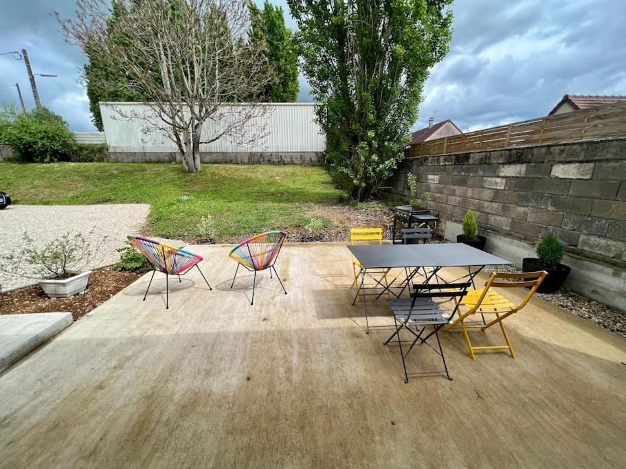 Logement De Plain-Pied Avec Jardin, Terrasse Gurgy Exterior foto